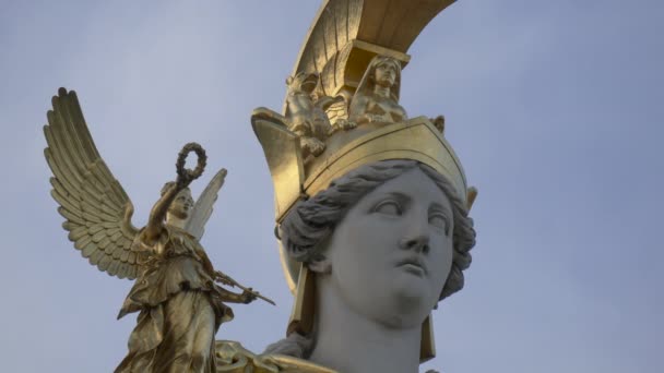雅典娜女神和耐克女神雕塑 — 图库视频影像