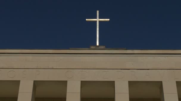 Kreuz Auf Einem Kloster — Stockvideo