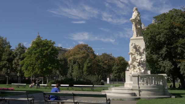 Mozart Emlékmű Burggarten Parkban — Stock videók