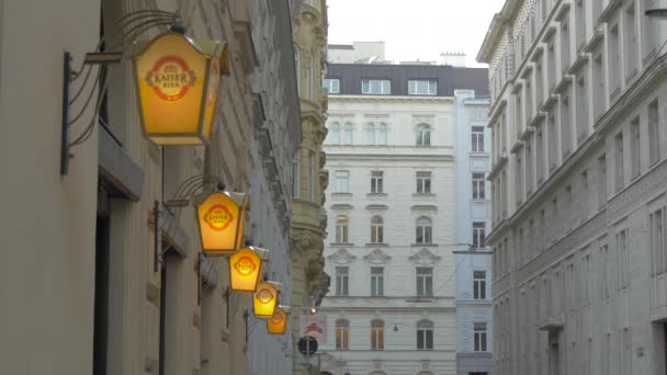 Вуличні Ліхтарі Перед Пабом Відень Австрія — стокове відео