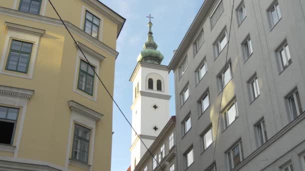 Straatzicht Toren Van Franziskanerkirche — Stockvideo