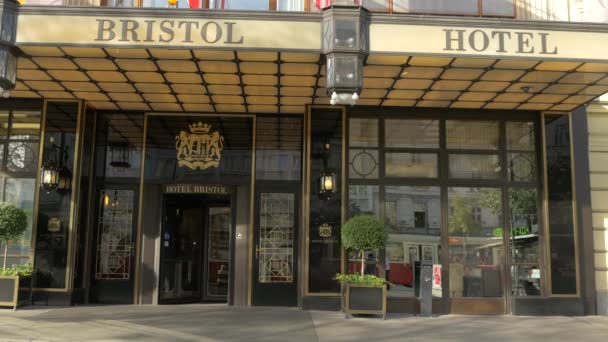 Inträde Till Hotel Bristol — Stockvideo