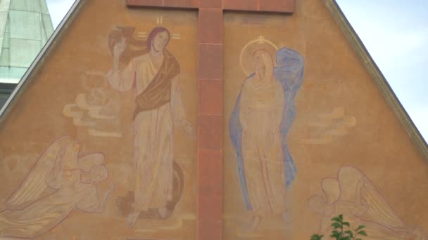 Dışarıdaki Kilisenin Duvarında Resim Var — Stok video