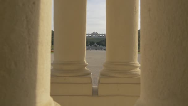 Glorieta Vista Entre Columnas — Vídeos de Stock