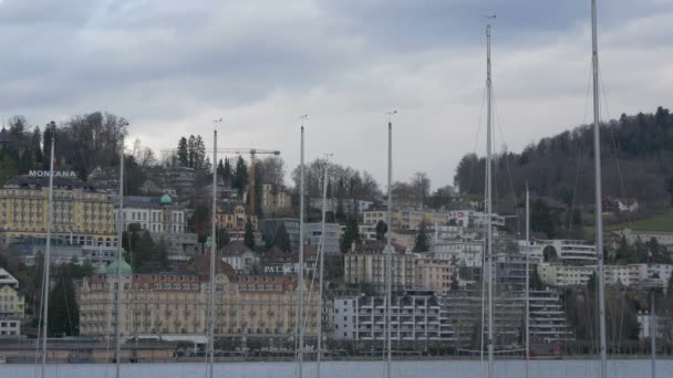 Edificios Lucerna Vistos Través Mástiles Barcos — Vídeo de stock
