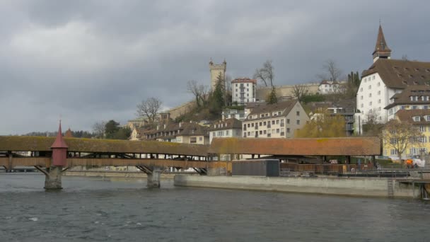 Die Kapellenbrücke Über Die Reuss — Stockvideo