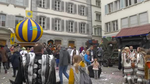 Menschen Kostümen Auf Der Strasse Luzern — Stockvideo