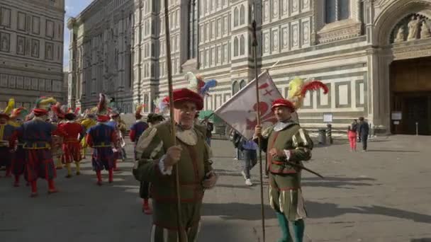 Homens Vestidos Piazza Del Duomo Florença — Vídeo de Stock