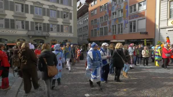Lidé Kostýmech Chodí Weinmarkt Street — Stock video