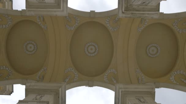 Plafond Met Witte Ornamenten — Stockvideo