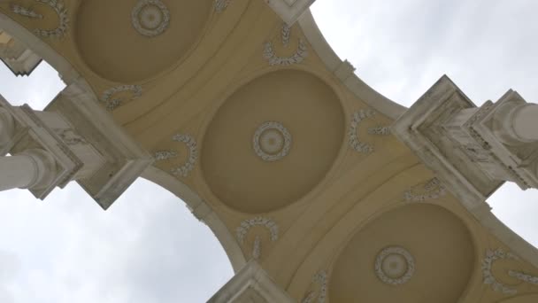 Het Versierde Plafond Van Gloriette — Stockvideo