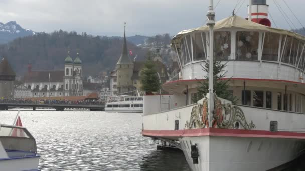 Sightseeing Båt Förankrad Sjön Lucerne — Stockvideo