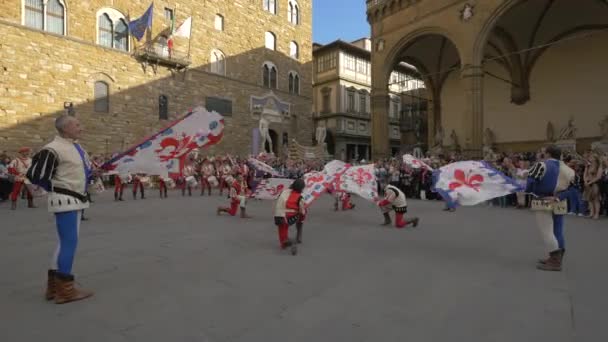 Esibizionisti Strada Sventolano Bandiere — Video Stock