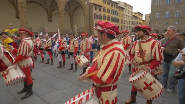 Männer Kostümen Bei Einer Parade — Stockvideo