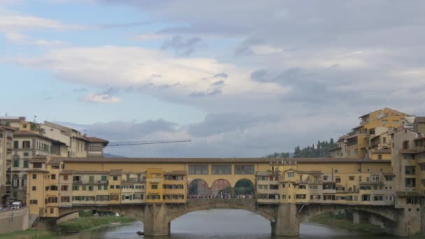 Мост Понте Вечио Флоренции — стоковое видео