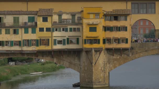 Fachadas Edificios Amarillos Persianas Verdes — Vídeo de stock