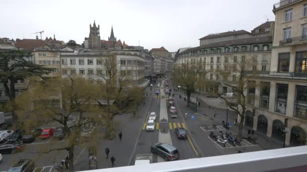 Wysoki Kąt Jazdy Samochodów Rue Centrale — Wideo stockowe