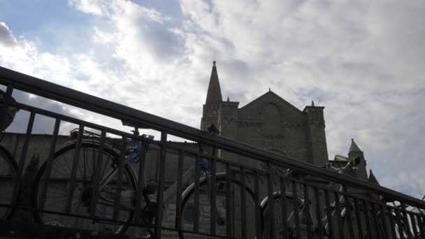 Vélos Près Bâtiment Pendant Journée — Video