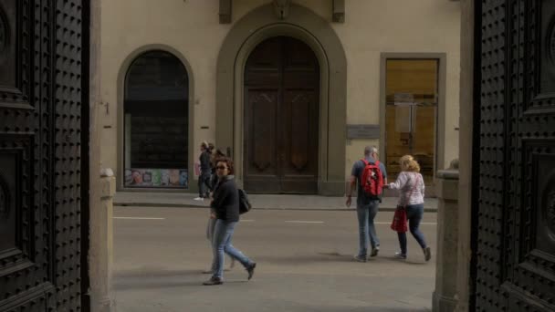 Una Porta Arco Vista Attraverso Una Porta Aperta — Video Stock