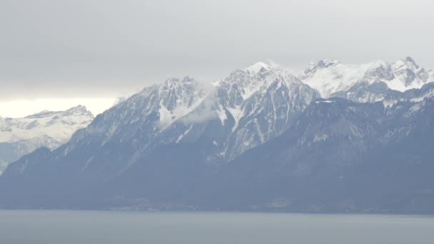 Montaña Cerca Lago Durante Invierno — Vídeo de stock