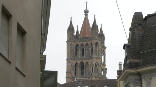 スイス ヨーロッパのローザンヌ大聖堂の塔 — ストック動画