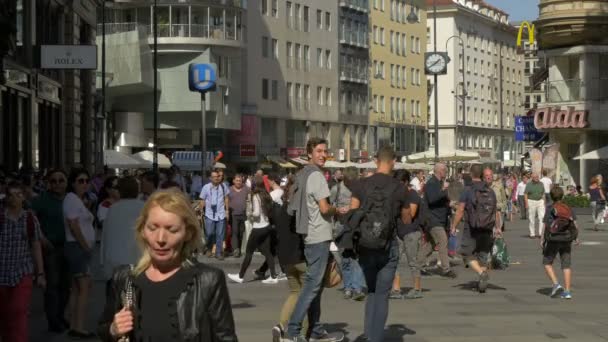 Gångväg Vid Stephansplatz Tunnelbanestation — Stockvideo