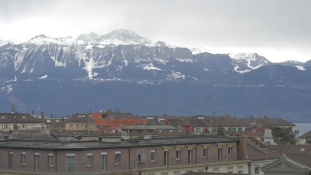 Sněžné Útesy Budovami Lausanne — Stock video