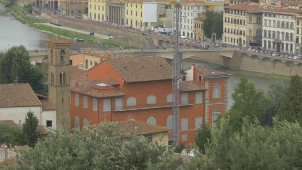 Gebouwen Aan Een Rivier — Stockvideo