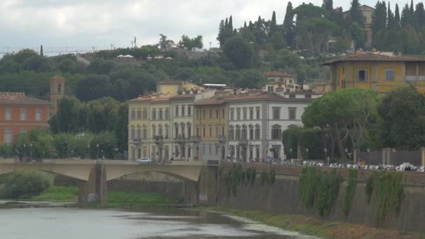 Panoramisch Uitzicht Een Rivieroever Florence — Stockvideo