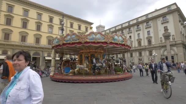 Carrousel Dans Carré — Video