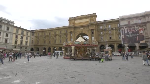 フィレンツェ共和国広場にあるカルーセル — ストック動画