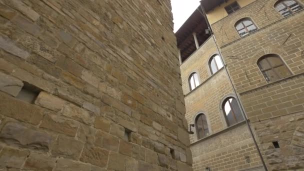 レンガの壁を持つ建物 — ストック動画