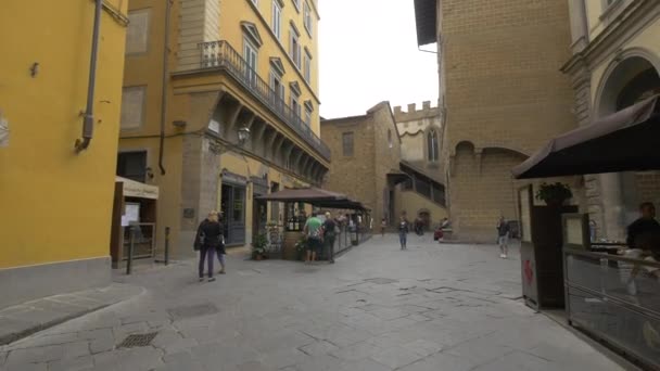 Una Calle Con Restaurantes Aire Libre — Vídeo de stock