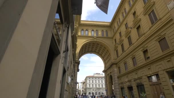 Arco Uma Rua Com Edifícios — Vídeo de Stock