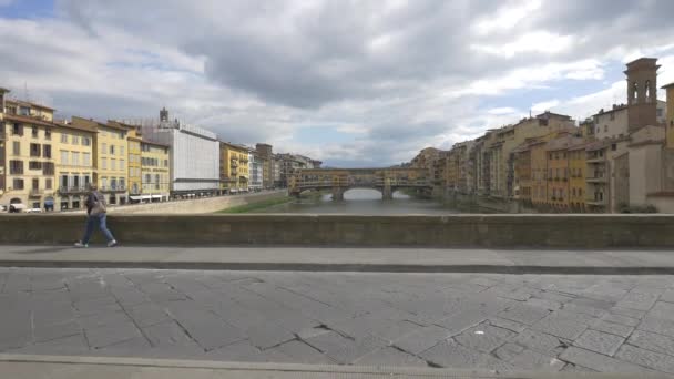 Chmury Nad Brzegiem Rzeki Arno Florencji — Wideo stockowe