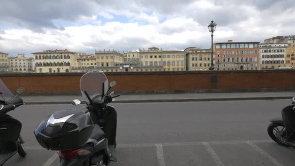 Припаркованные Мотоциклы Улице — стоковое видео