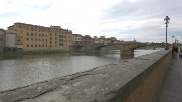 Floransa Daki Ponte Santa Trinita — Stok video