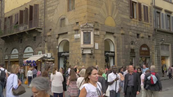 Ludzie Przechodzący Obok Sklepów Florencji — Wideo stockowe