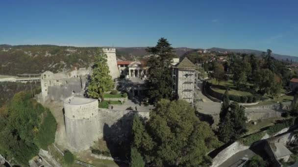 Luchtfoto Van Ruïnes Van Trsat Castle — Stockvideo