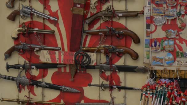 Armas Una Tienda Recuerdos — Vídeos de Stock