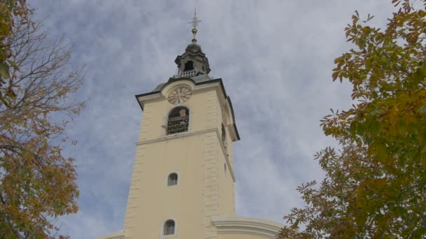 Baixo Ângulo Uma Torre Sino Igreja — Vídeo de Stock