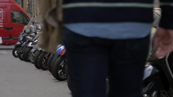 Una Fila Scooters Estacionados — Vídeos de Stock