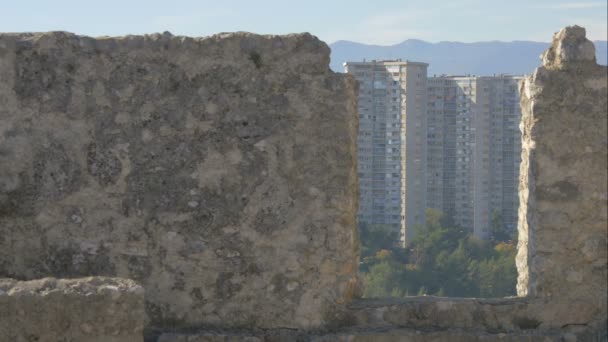 Edifícios Apartamentos Vistos Ruínas Castelo — Vídeo de Stock