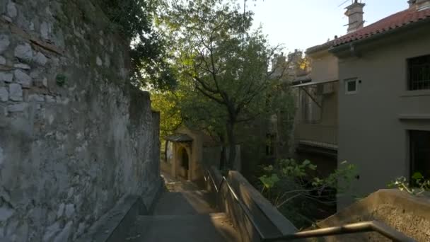 Escaleras Junto Muro Piedra — Vídeos de Stock