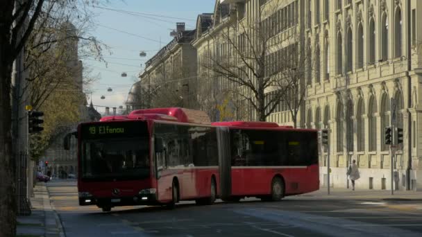 Guidare Autobus Nel Centro Storico Berna — Video Stock