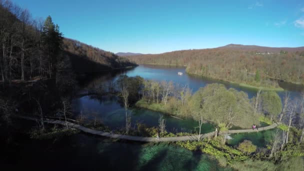 Antenne Von Holzsteg Und See Plitvicer Park — Stockvideo