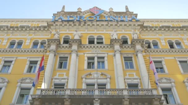 Ángulo Bajo Letrero Edificio — Vídeo de stock