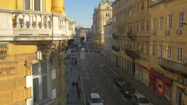 Rijeka Sokak Trafiğinin Yüksek Açısı — Stok video