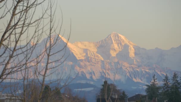 Bernese Alpleri Üzerinde Gün Batımı Işığı — Stok video