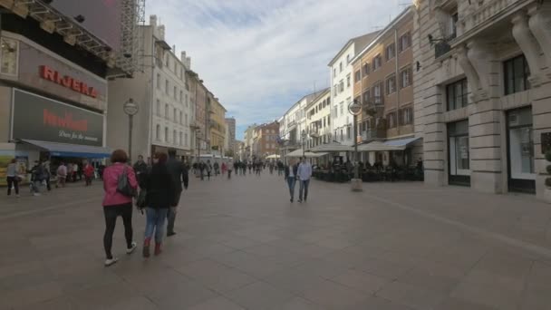 Rijeka Nın Merkezindeki Korzo Caddesi — Stok video
